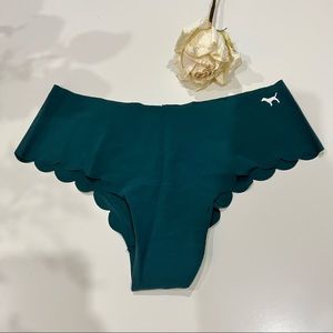 BNWT PINK VS Scallop Panty Pine Green